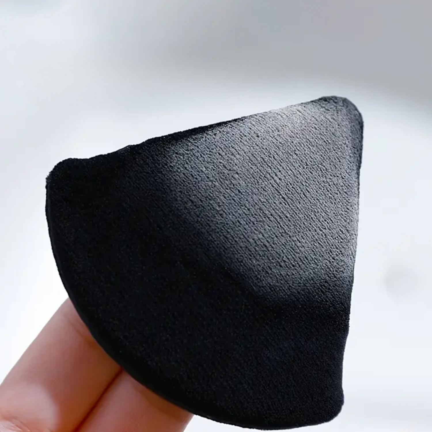 PUSZEK DO PUDRU TRÓJKĄTNY CZARNY GĄBKA DO MAKIJAŻU POWDER PUFF 1 SZT